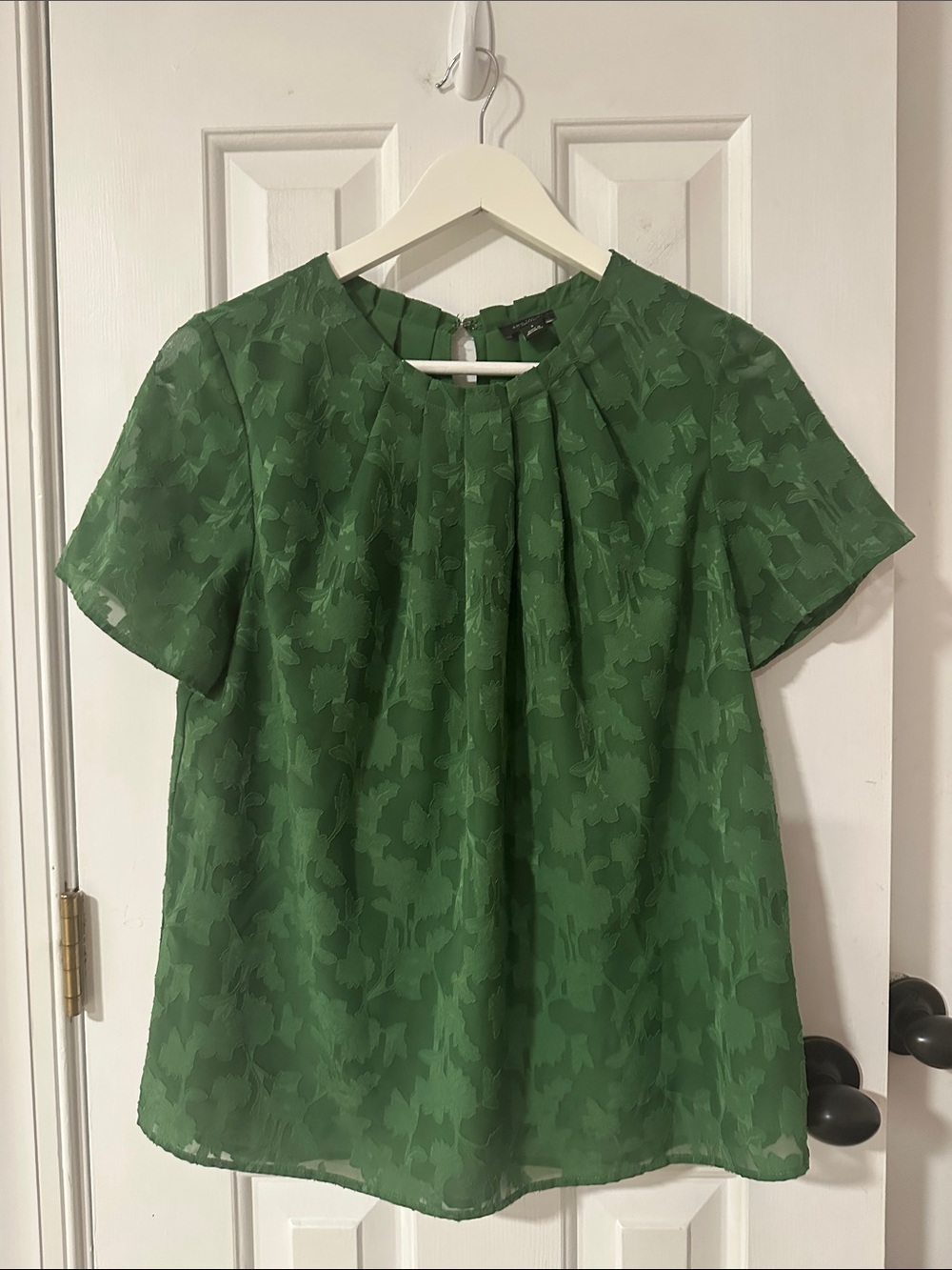 Ann Taylor Factory Green Floral Textured Short-Sleeve Blouse Top Size Small S